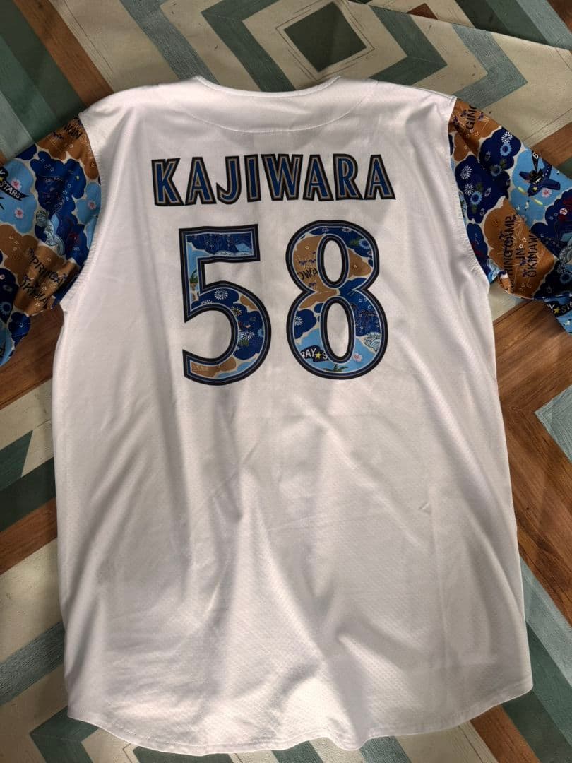 横浜DeNAベイスターズ】宜野湾キャンプ2025 紅型ユニフォーム 梶原58