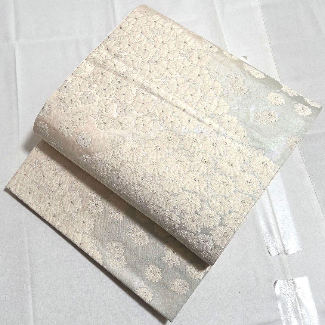 A5◆着物くつろぎ 菊に桜模様 銀糸 白 六通 正絹 フォーマルな袋帯 A5◇着物くつろぎ 美品 西陣織 能衣華橋 金 桜 六通 正絹 フォーマルな