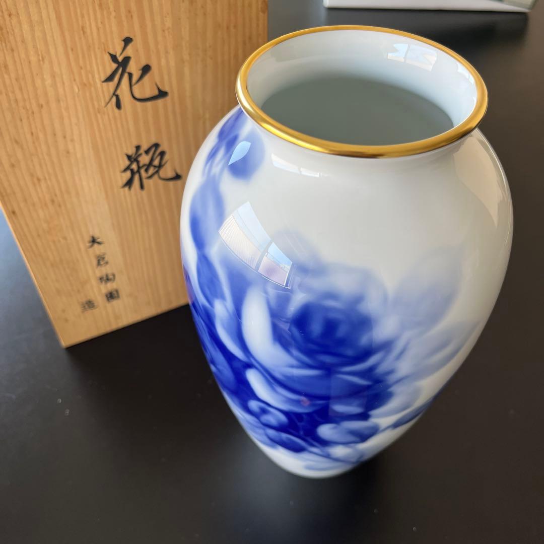 青と白の花柄 陶器花瓶 金縁付き - メルカリ