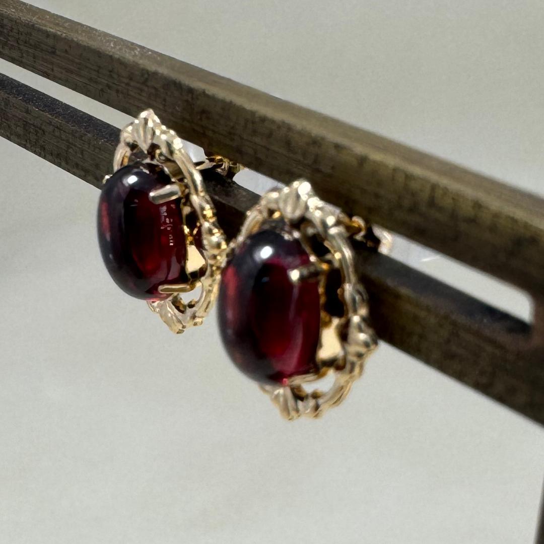 【5.0×7.0mm】カボションガーネットのクラシカルデザインピアス K18YG