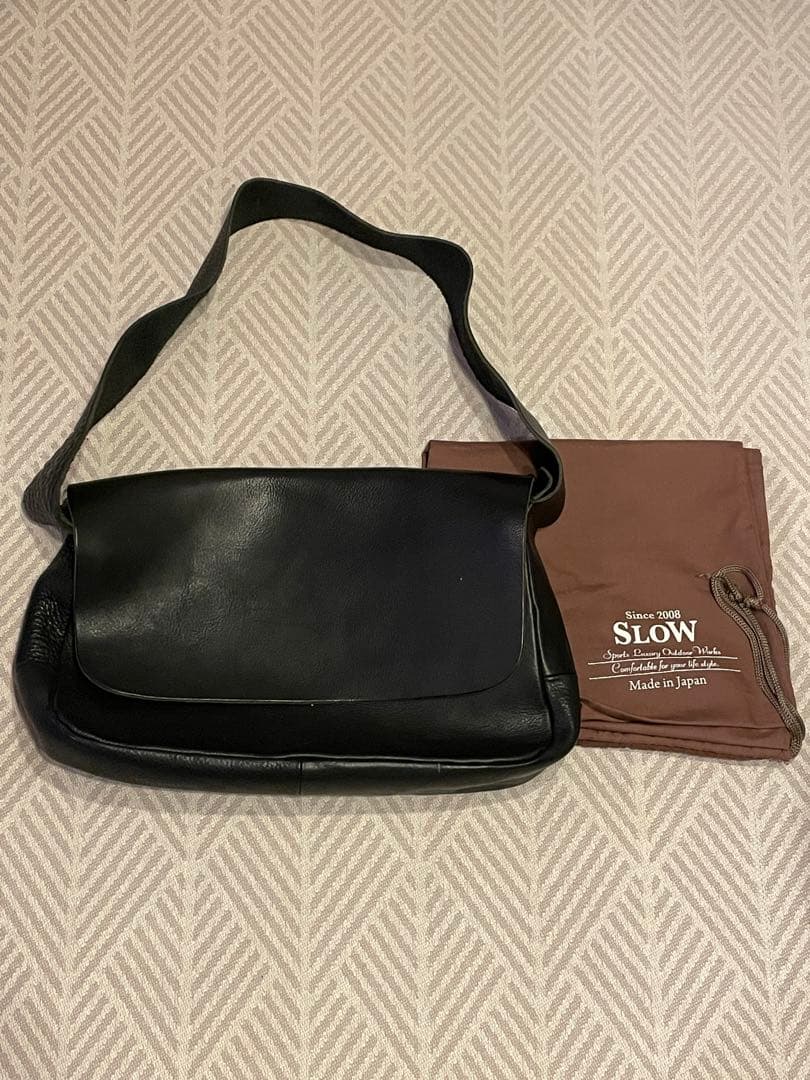 SLOW 黒 レザー ショルダーバッグ 栃木レザー　Bono Bono - Square Shoulder Bag - S｜SLOW – スロウ 公式ECサイト | 革製