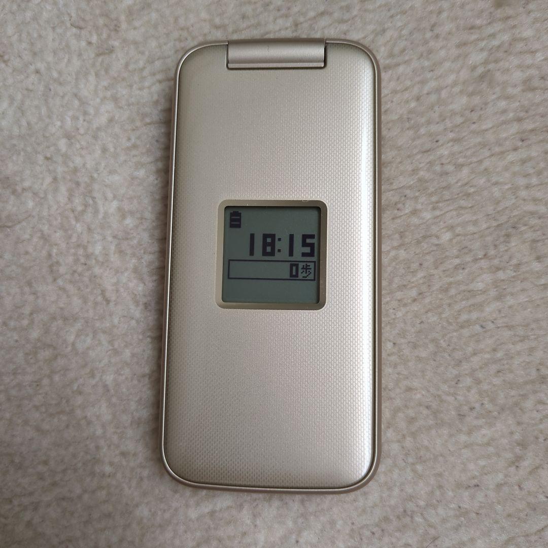 docomo らくらくホンF-02J 折りたたみ式携帯電話 ゴールド Amazon | F-02J らくらくホン ゴールド | 富士通 | スマートフォン本体