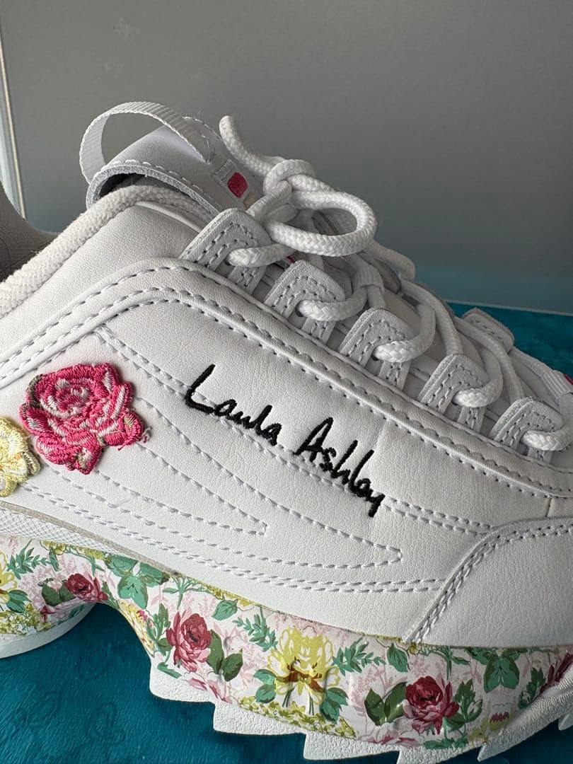 【極美品】スニーカー LauraAshleyx atmospink 23.5cm