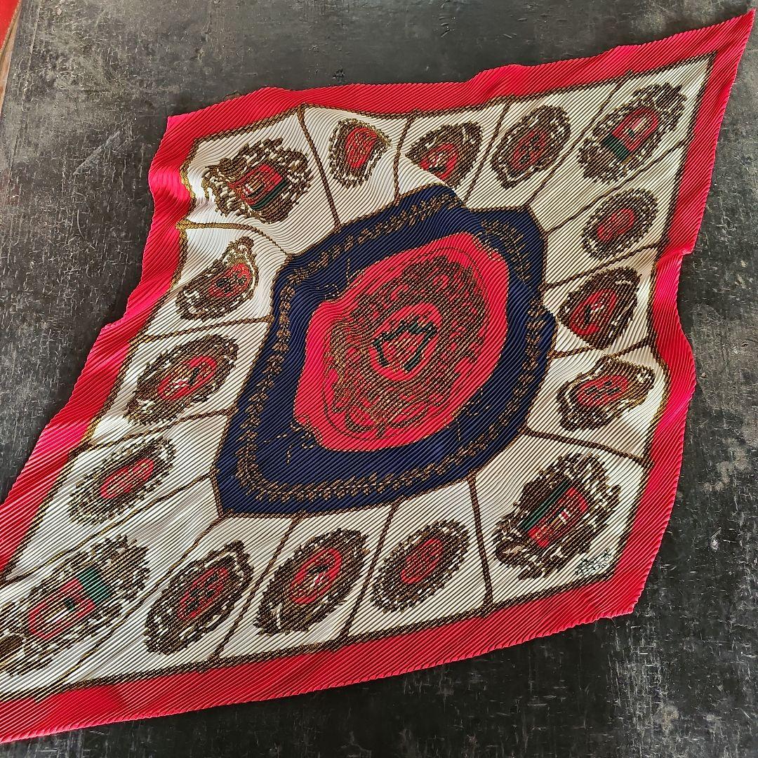 HERMES 幾何学模様 スカーフ 約90cm HERMÈS 馬と幾何学模様 スカーフ 90cm 公式 ストア