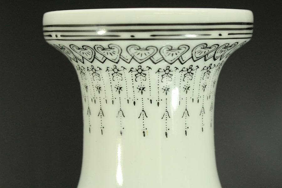 中国美術 景徳鎮 色絵 山水画 題詞紋 瓶 美品 911 - メルカリ