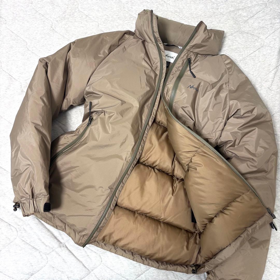 NANGA ナンガ　オーロラスタンドカラーダウンジャケット　Sサイズ　ベージュ 楽天市場】NANGA（ナンガ） オーロラ スタンドカラー ダウンジャケット
