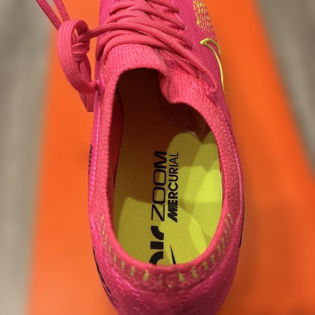 新品☆NIKEナイキズームヴェイパー15エリート　25.5cm サッカーピンク