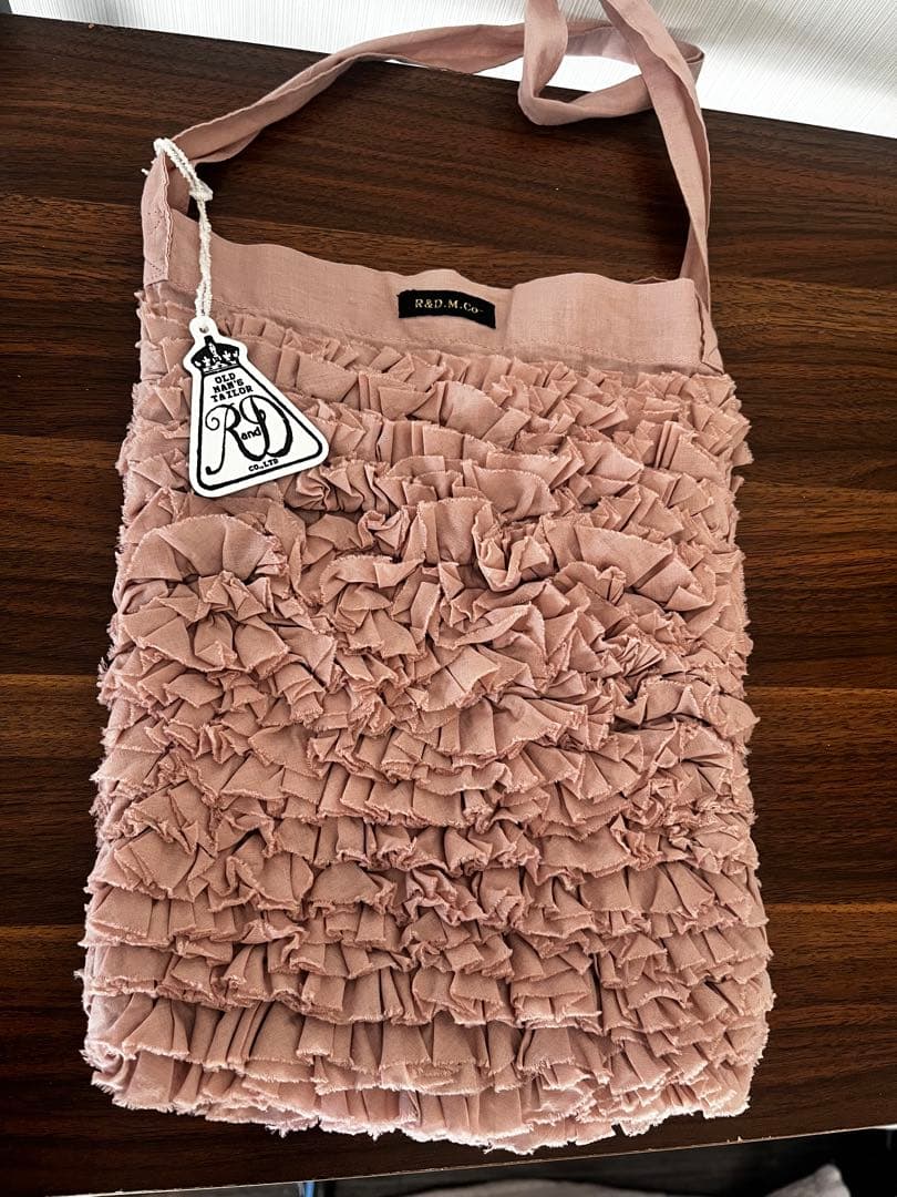 売り切り❣️R&D.M.Co-オールドマンズテーラー ピンクフリルショルダーバッグ R&D.M.Co- オールドマンズテーラー ピンクのフリルショルダーバッグ