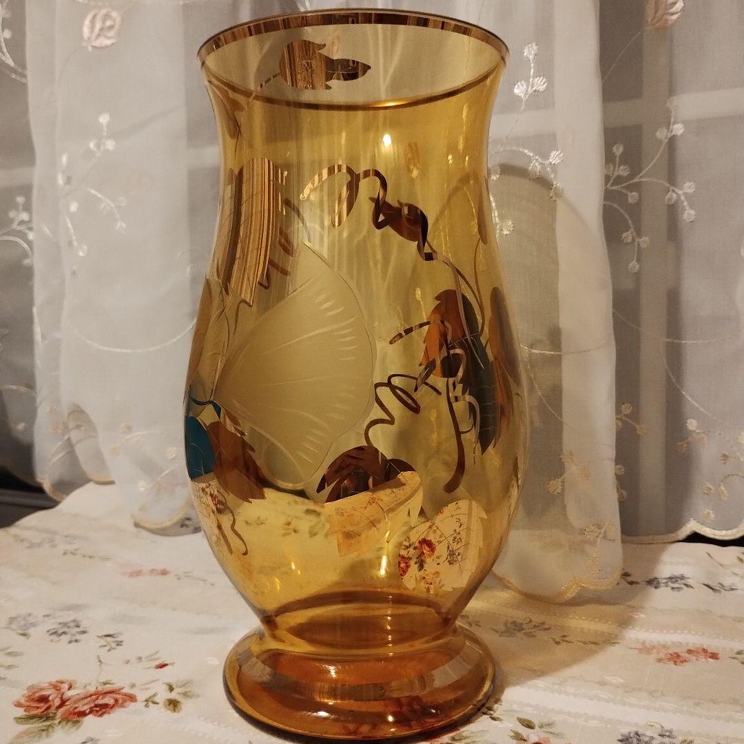 ボヘミアの花瓶（アンバーガラス×金彩） - メルカリ