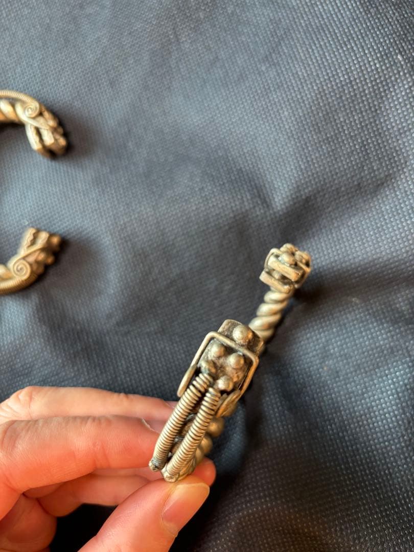 中国古美術品 銀の腕輪 バングル 龍文彫刻 234g