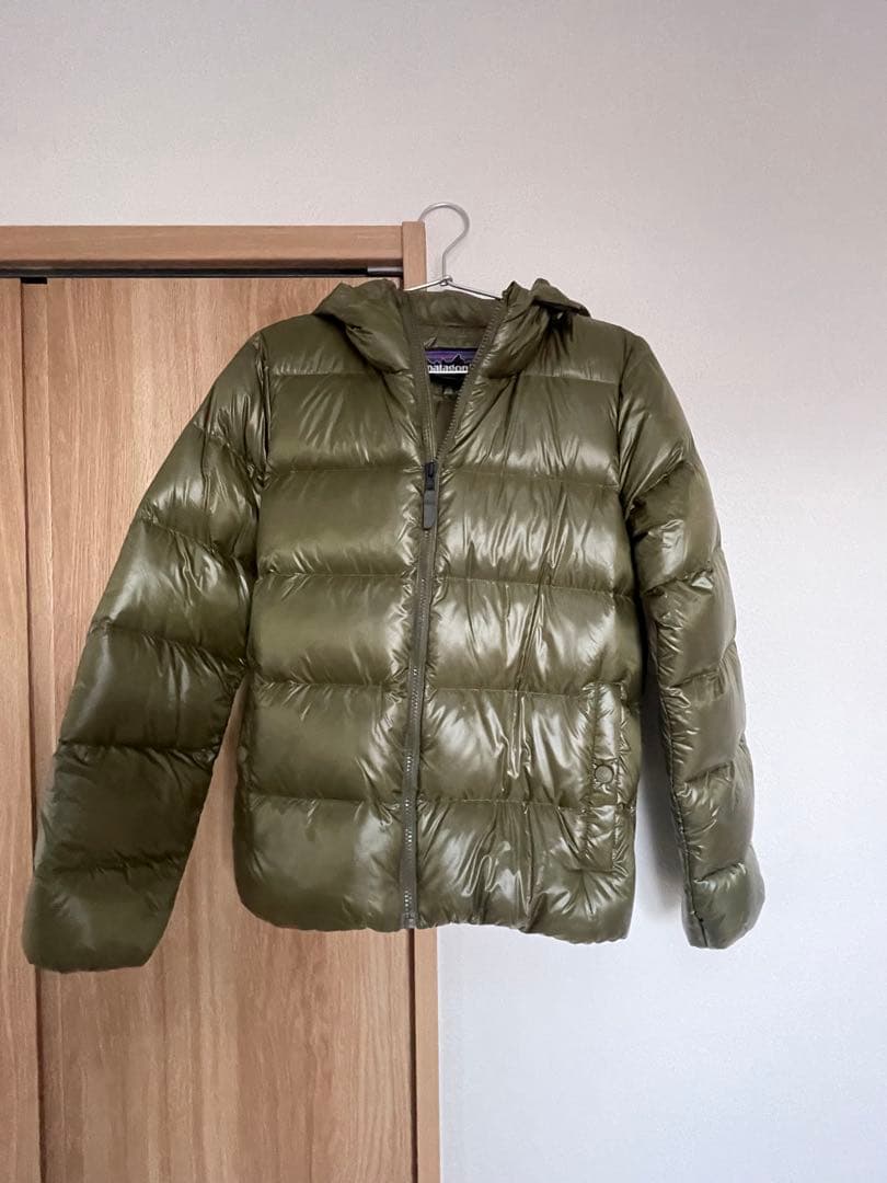 patagonia フィッツロイ・ダウン・フーディ カーキ - メルカリ