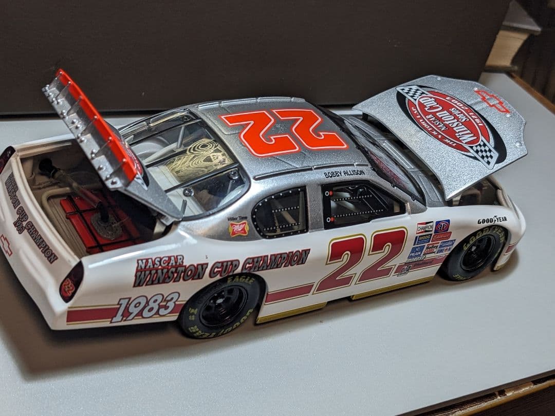 NASCAR オフィシャル ダイキャストモデル 1/24