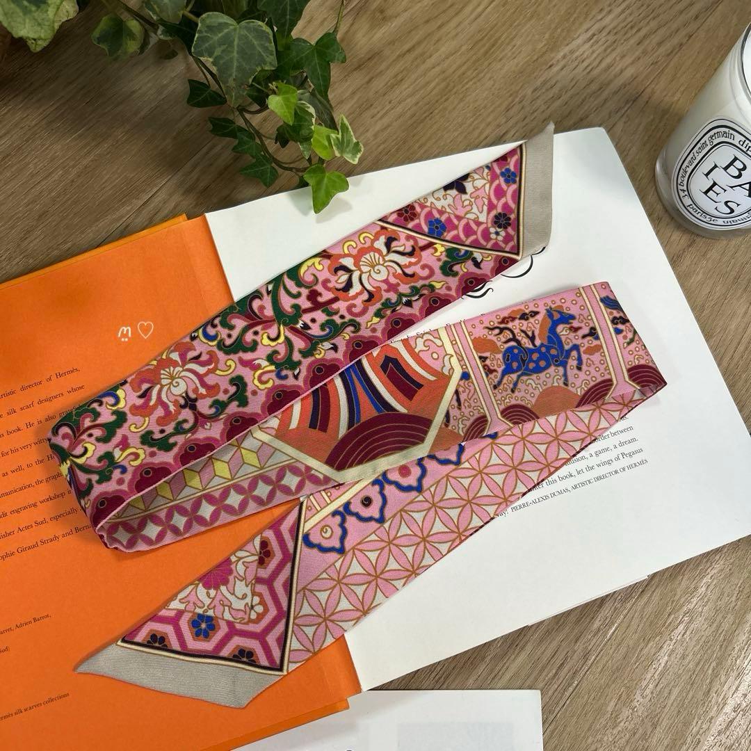 HERMESエルメス ツイリー 王室のコレクション リボンスカーフ ピンク