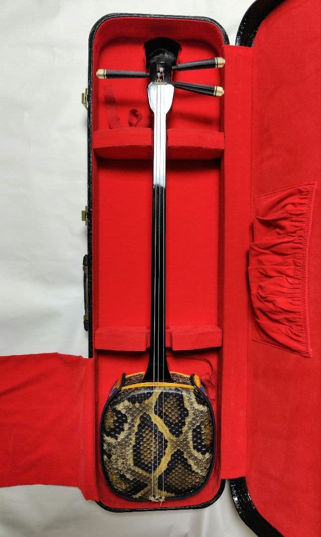 三線（沖縄三味線） 県産黒木（！？）棹 新調本皮一枚張りチーガ