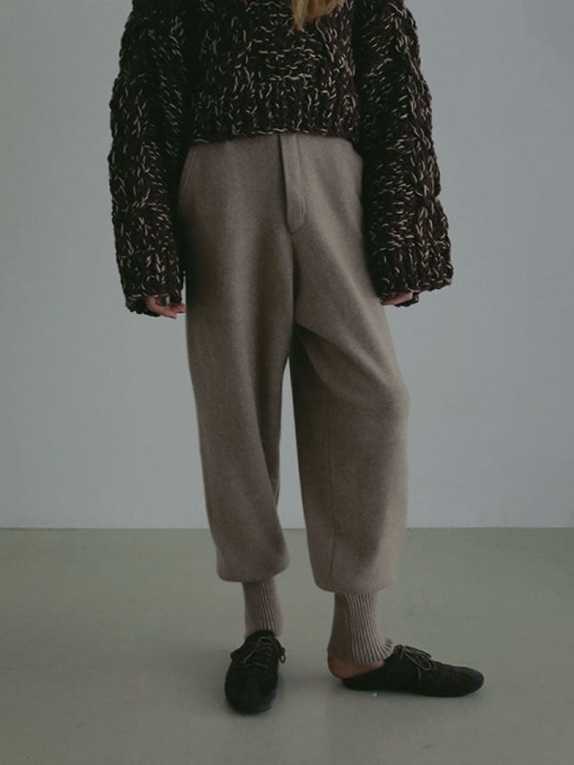 1/9まで値下げオールニードルニットジョガーパンツS オールニードルニットジョガーパンツ(S BEIGE): ボトムス │ ETRE