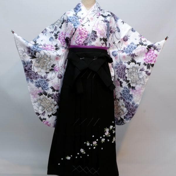 着物袴セット ジュニア用へ直し144～150cm 百花繚乱 白色 袴変更可能 楽天市場】着物袴セット ジュニア用へ直し144cm〜150cm 百花繚乱 袴