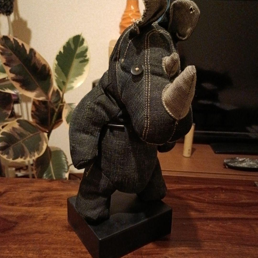 G-STARデニム製サイの置物 黒い台座付き G-STARデニム製サイの置物 黒い台座付き - メルカリ