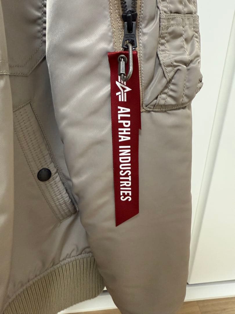 ALPHA INDUSTRIES フーデッドリブジャケット L ベージュ - メルカリ