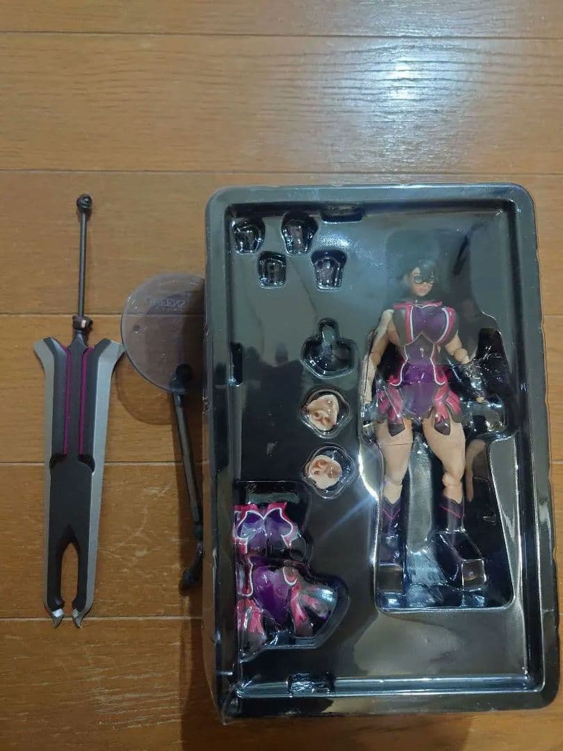 山*送様 クイーンズブレイド レガシーリボルテック 武器屋カトレア フィギュア