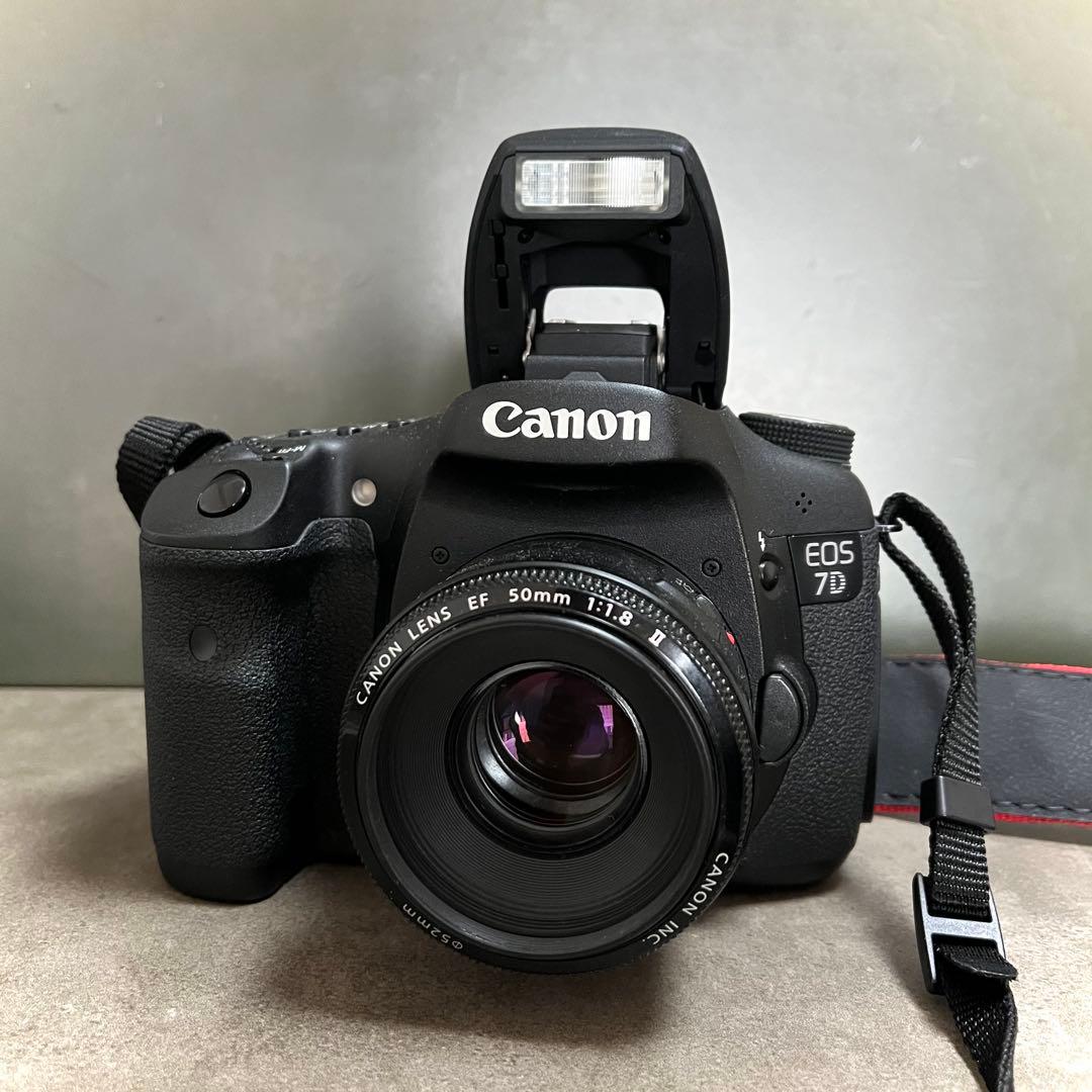 Canon EOS 7D 付属品完備 レンズ フラッシュカード2枚付き 美品