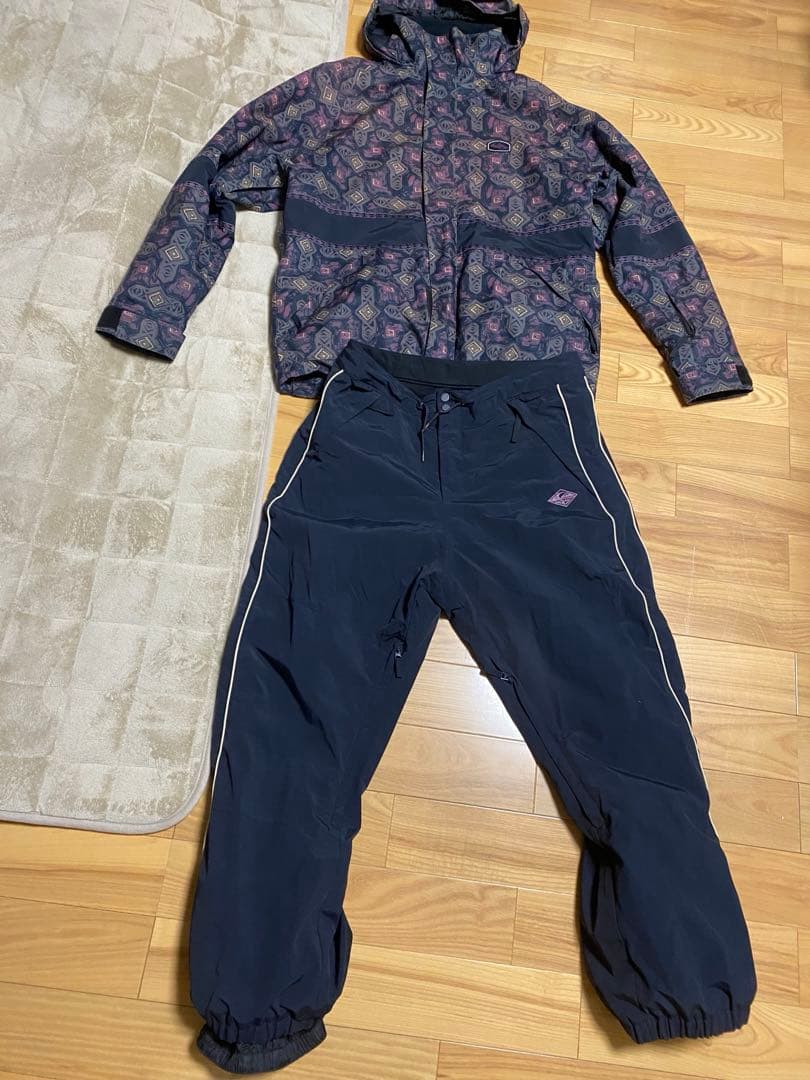 QUIKSILVER スノーウェア　セットアップ　L クイックシルバー　ボード スノーボードウェア メンズ 上下セット セットアップ スキーウェア