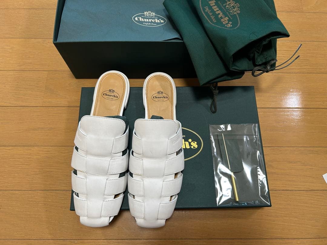 Church's ホワイト レザー ミュール サンダル チャーチ miumiu