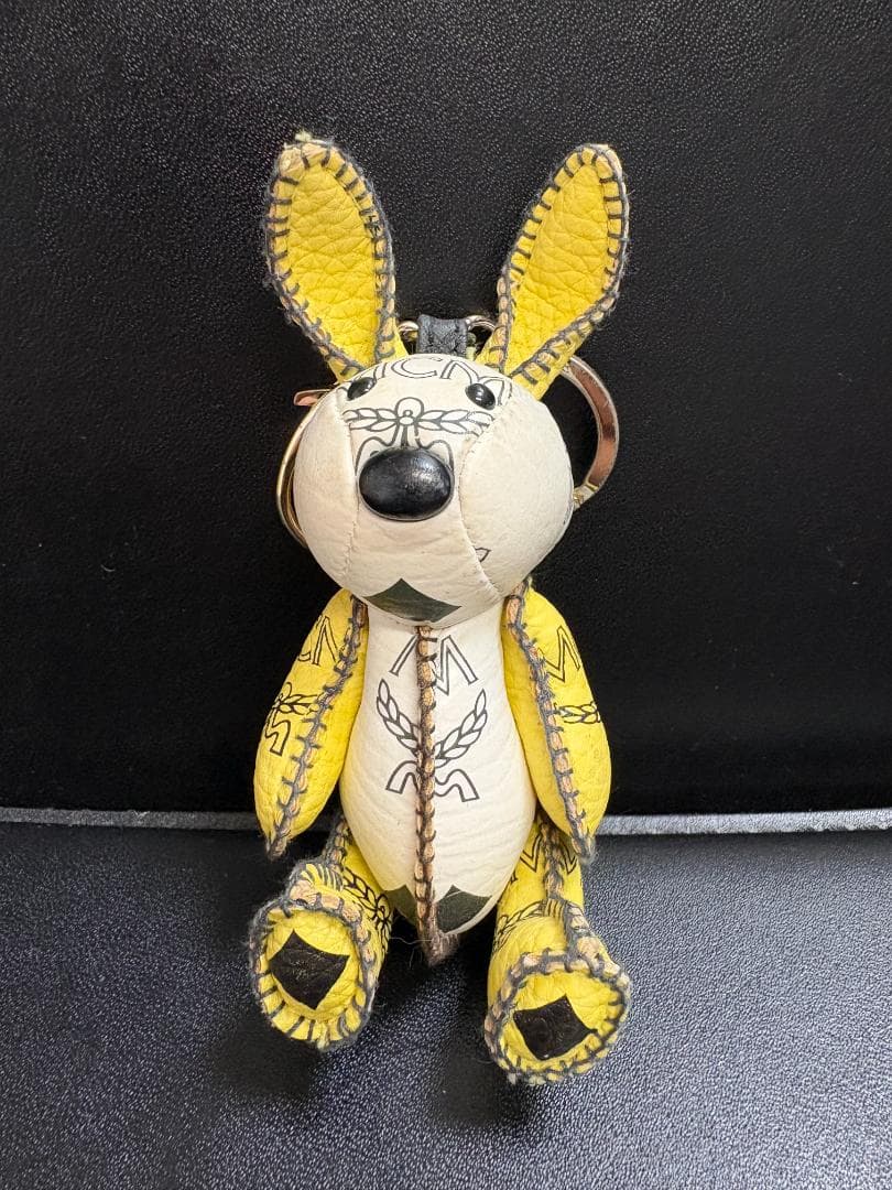 MCM ラビット キーホルダー うさぎ バッグチャーム イエロー 総柄