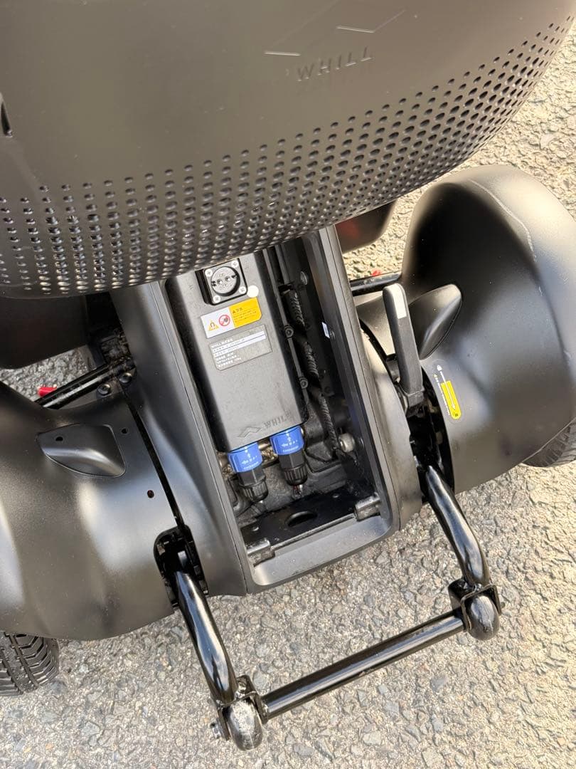 近畿配達は3千引 バッテリー2本♪ WHILL Model C 電動車椅