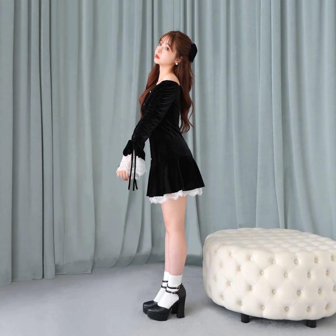 M me eme Classical velvet mini onepiece - メルカリ