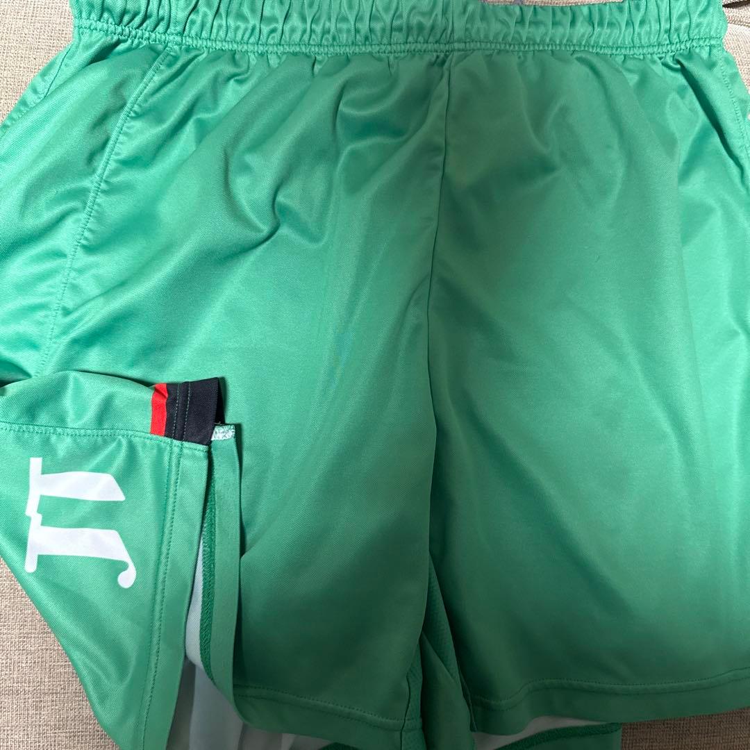 広島サンダース JTロゴ入り緑色パンツ 高機能マスク「SUTTO MASK」にJTサンダーズ広島オリジナルパッケージが