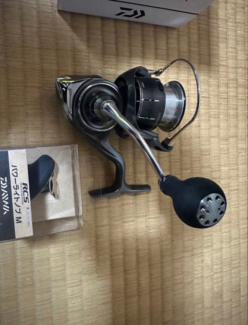 ダイワ 24ルビアスPC LT3000S-XH RCSノブ付き - メルカリ
