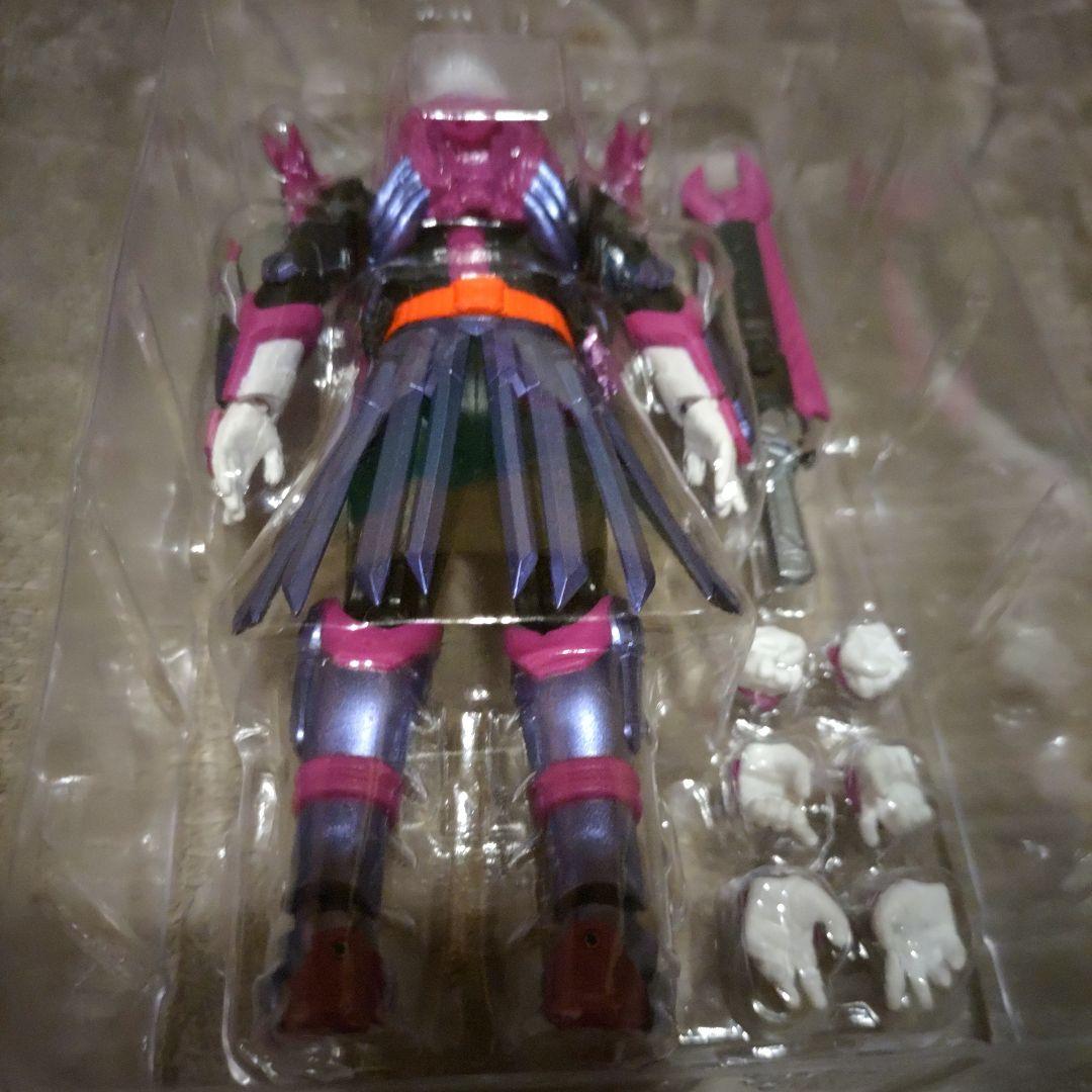 【美品】S.H.Figuarts 仮面ライダー ヴァルバラド 東映 バンダイ