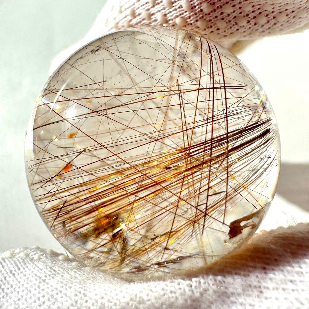 ルチルクォーツ 水晶 丸玉 30.6mm 台座付き