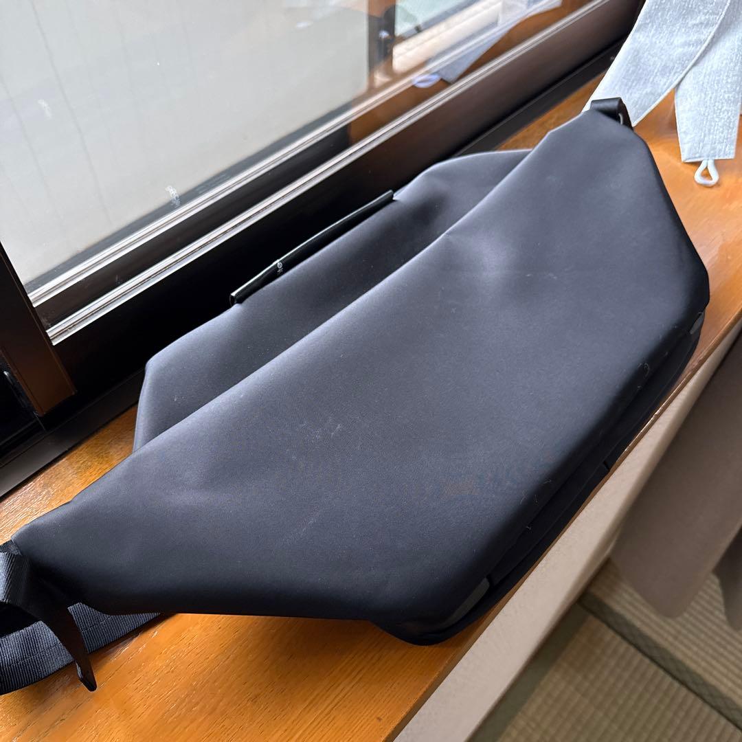 【2回のみ使用】コートエシエル Isarau L Sleek ブラック cote&ciel】 Isarau L Sleek Black（ショルダーバッグ）｜Cote&Ciel