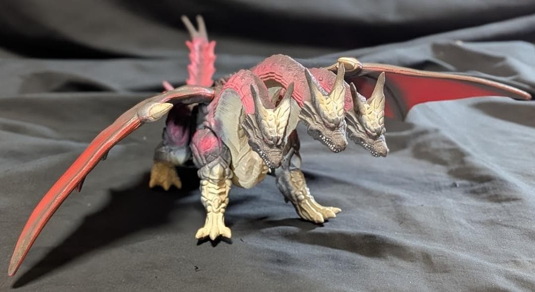 デスギドラ「モスラ」登場怪獣（バンダイ）ソフビフィギュア - メルカリ