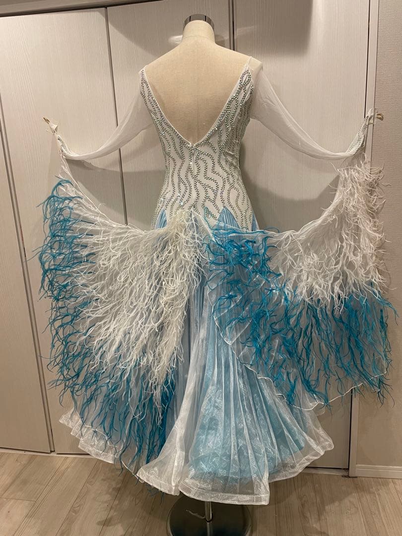 社交ダンス用ドレス 青と白のグラデーション 青と白の色合いが美しい