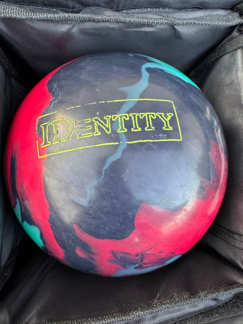 ボウリングボールセット（IDENTITY、DARK PHYSX） - メルカリ