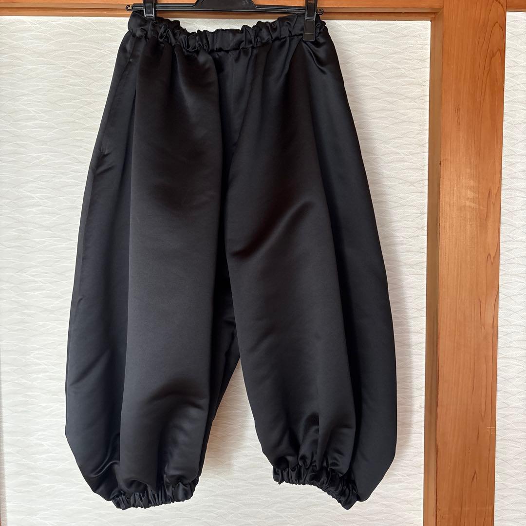 コムデギャルソン　サテンバルーンパンツ　XS Black Comme Des Garçons バルーンパンツ | ブラック | FARFETCH JP