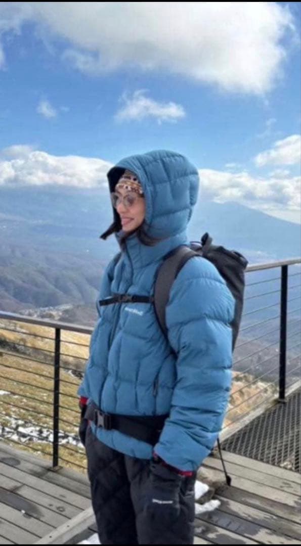 美品mont-bell ネージュダウンパーカ フーディー ブルー L 臼田あさ美