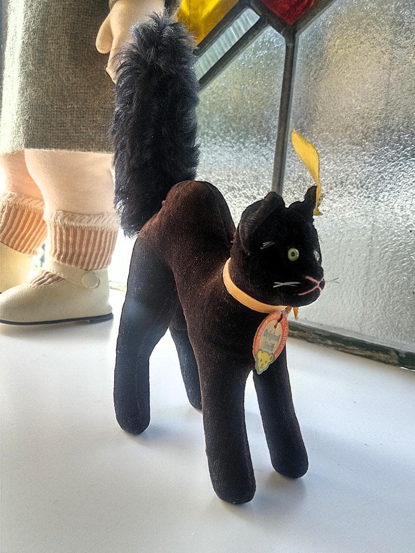 目が点になってるベルベットの猫　トムキャット　シュタイフ　ALL ID’ｓ　黒猫 目が点になってるベルベットの猫 トムキャット シュタイフ ALL ID's