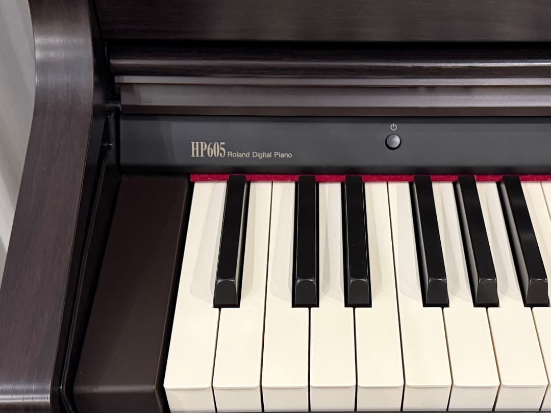 送料込】Roland 電子ピアノHP605/高音質/88鍵/Bluetooth