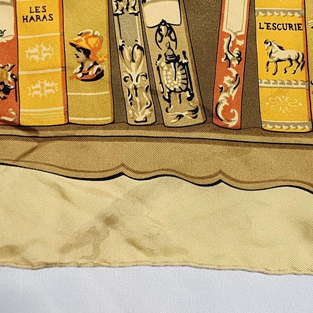☆HERMES☆ エルメス ミニスカーフ カレ40 本 本棚 マスタードイエロー