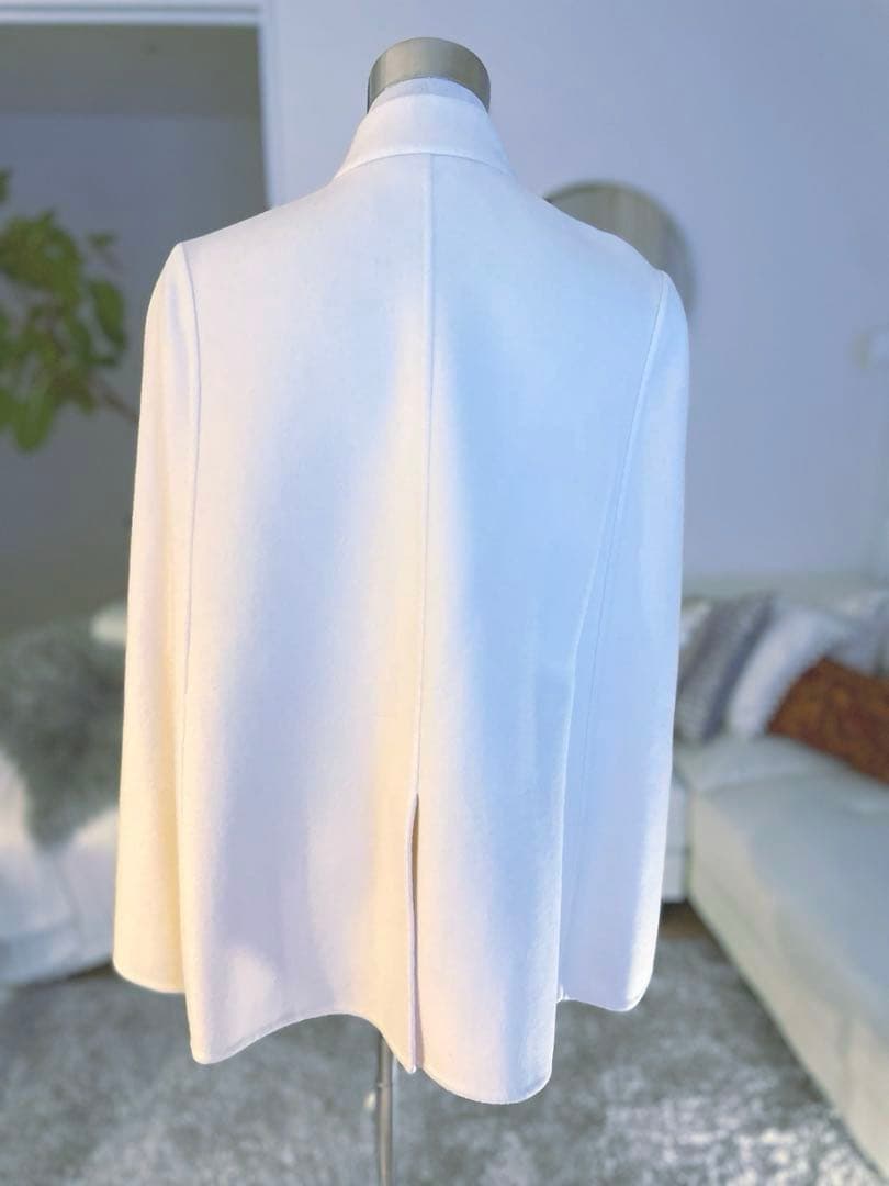 FENDI】正規品 オフホワイト ケープコート コサージュ M〜L 30万円