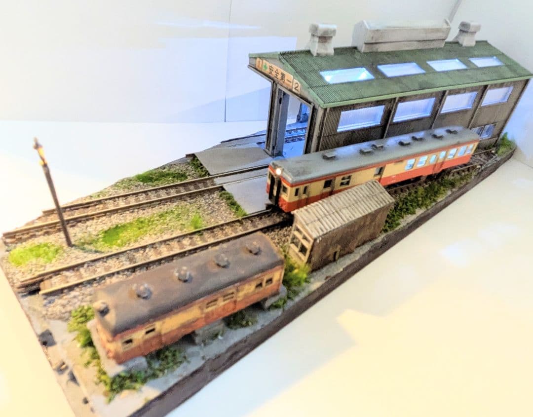 E*O様 Nゲージ・ジオラマ展示台【ディーゼル機関庫】※車両付き - メルカリ