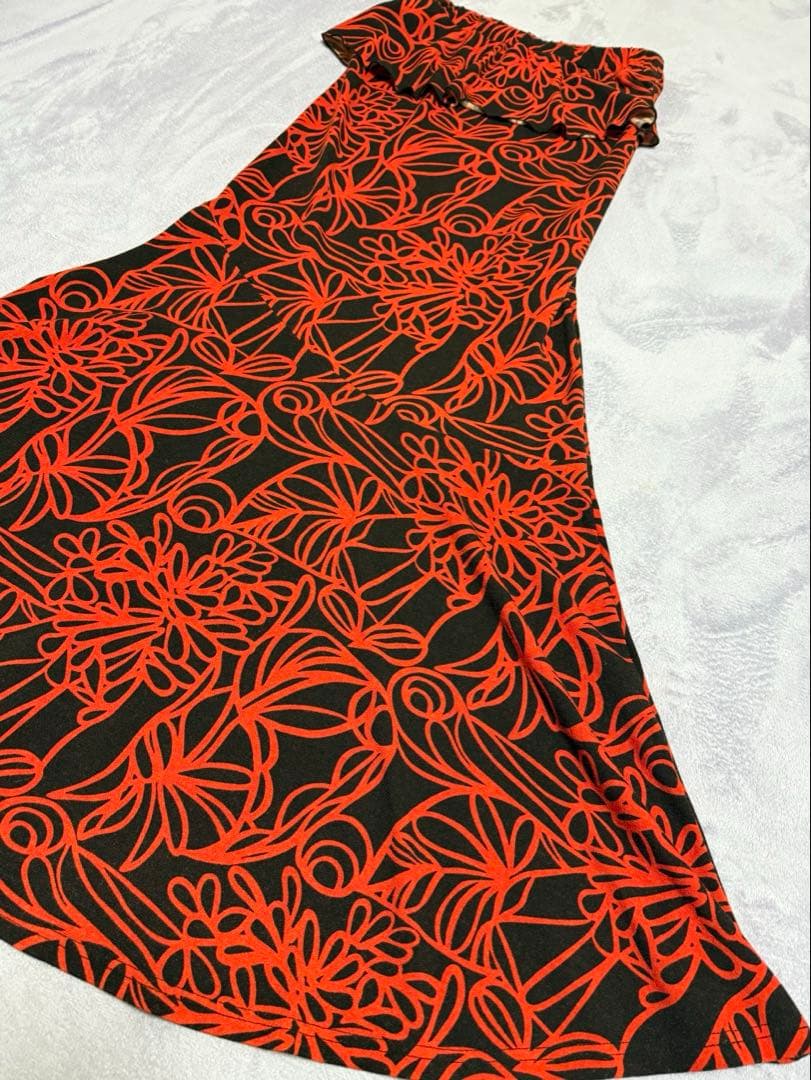 Lahaina vivi アロハ　ハワイ　冬　ドレス　黒　赤　衣装　Lサイズ Lahaina vivi アロハ ハワイ 冬 ドレス 黒 赤 衣装 Lサイズ - メルカリ