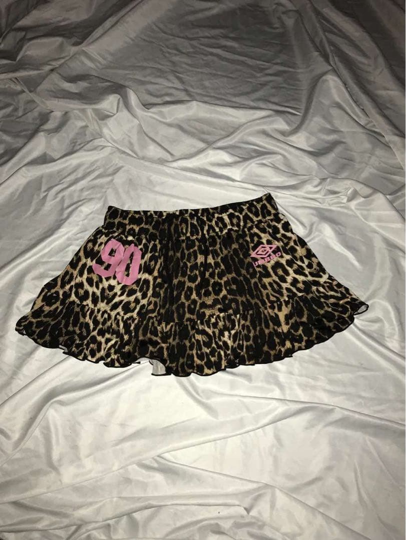 9090girl girl × umbro Leopard Off Shoulder Tee × umbro Leopard Off