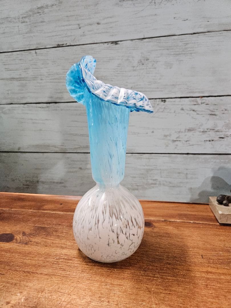 フランスアンティーク オパリンガラス クリシー フリル 花瓶 フラワー