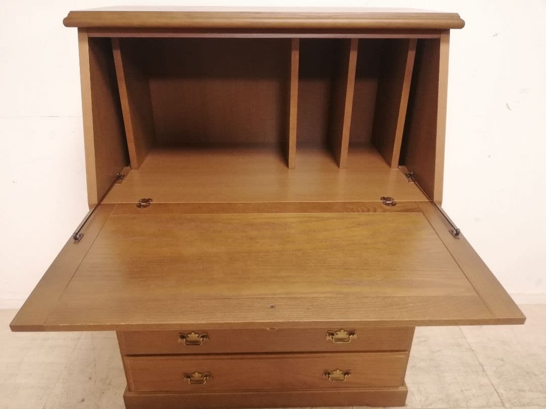 モデルルーム展示品 天然木楢材を使用したライティングビューロー