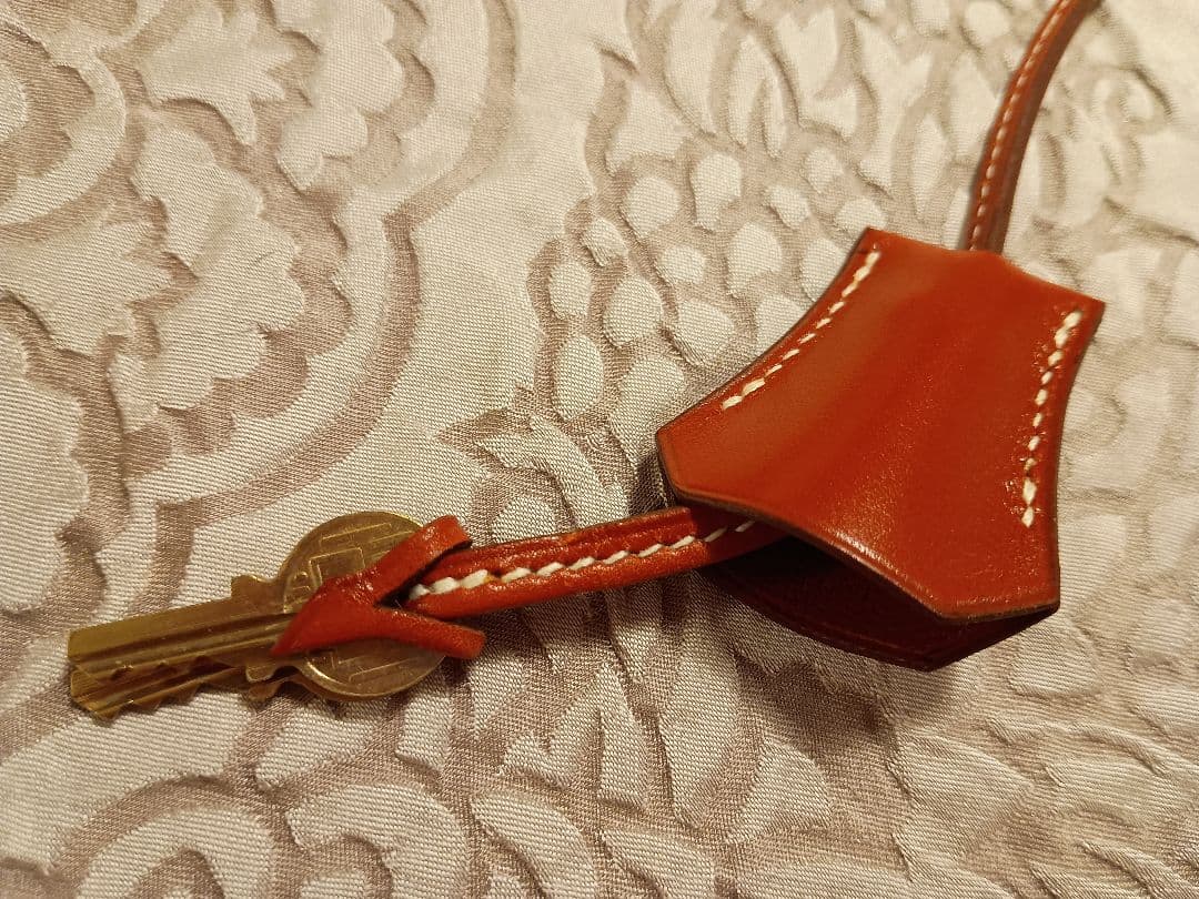 商品詳細 | PRELOVED エルメス ケリーバッグ バーガンディ色の付属品