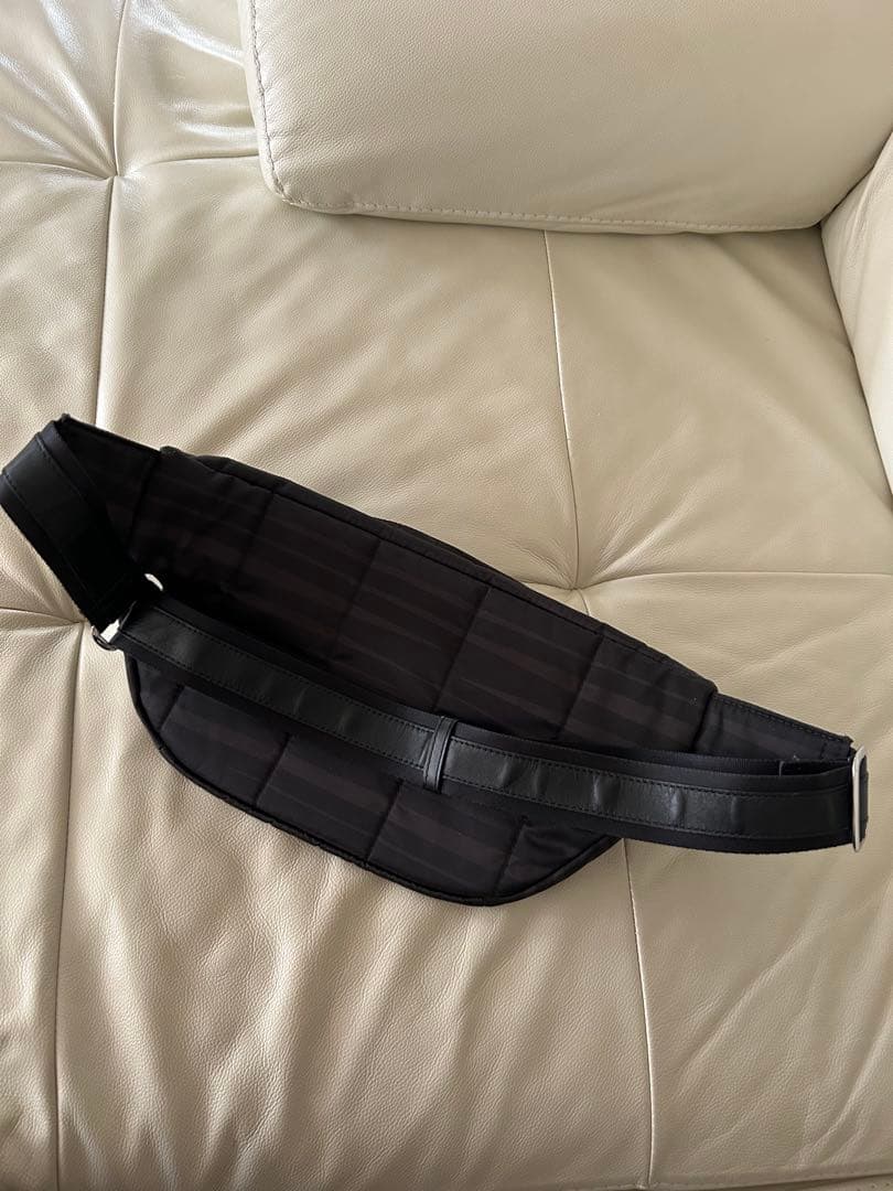 1/16出品終了 PELLE MORBIDA ボディバッグ ブラック系